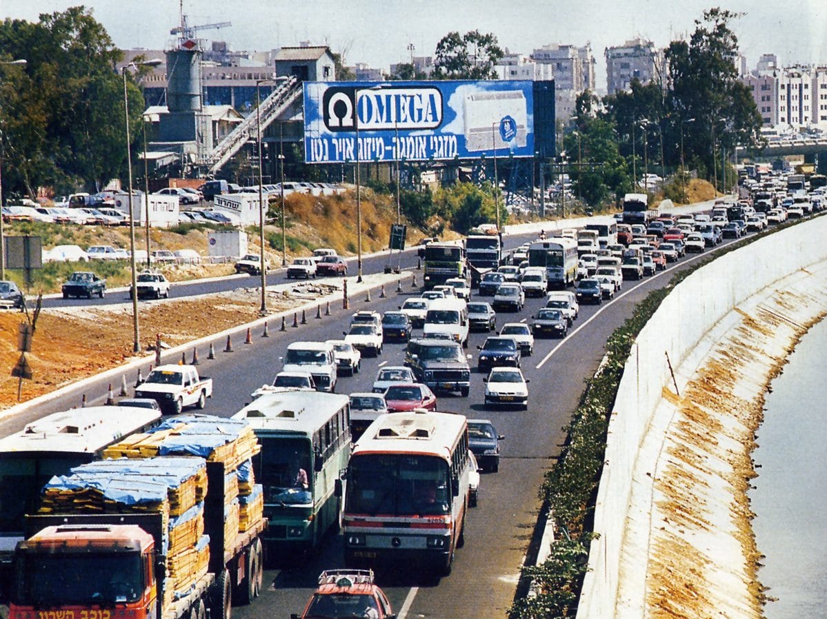 פקק תנועה בנתיבי איילון